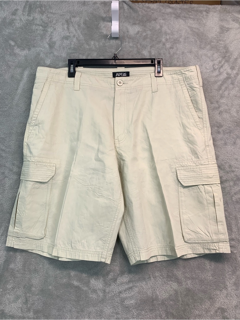APT. 9 Men's khaki Cotton Cargo Shorts Size 40